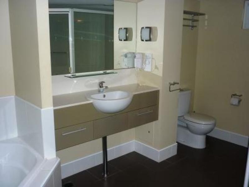 569-571 The Esplanade, Urangan QLD 4655