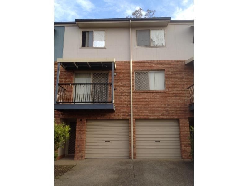 100 OAKMONT AVENUE, Oxley QLD 4075