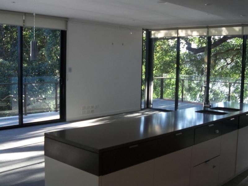 10 Pidgeon Close, West End QLD 4101