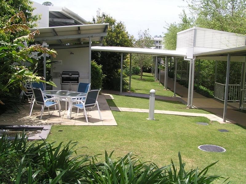 98 University Drive, Varsity Lakes QLD 4227