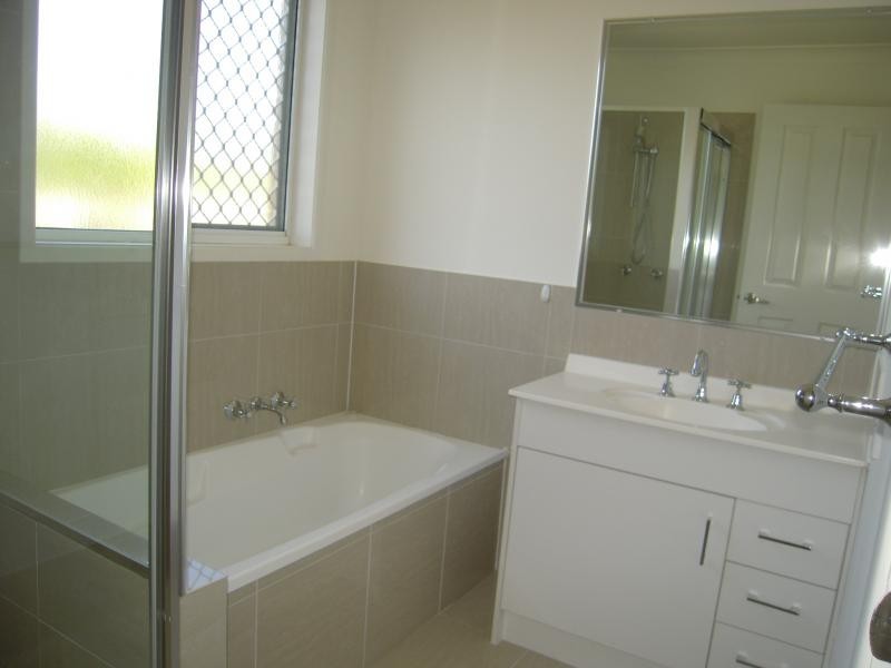 38 Kenny Drive, Labrador QLD 4215