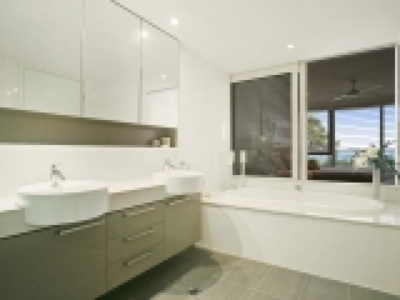 323 Bayview Street, Hollywell QLD 4216