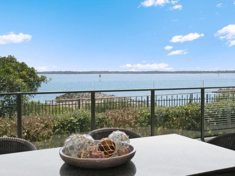 323 Bayview Street, Hollywell QLD 4216