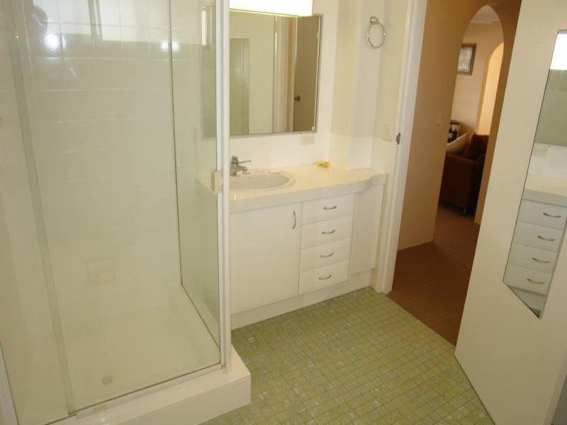 542 Marine Parade, Biggera Waters QLD 4216