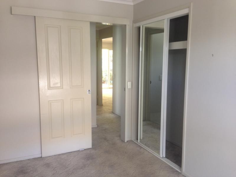 30 Meadowlands Rd, Carindale QLD 4152