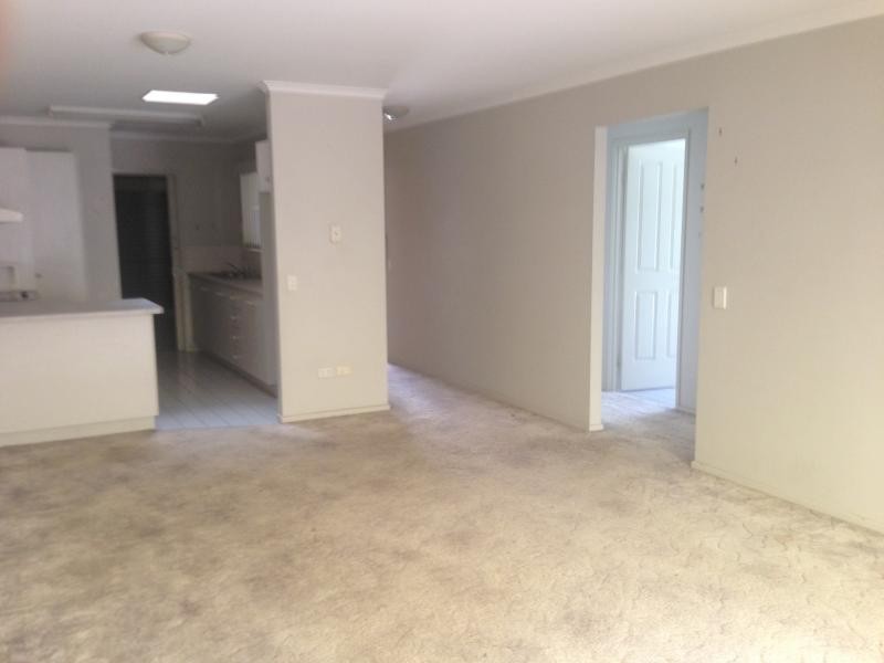 30 Meadowlands Rd, Carindale QLD 4152