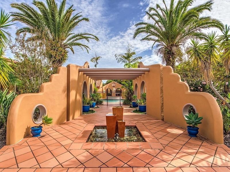 8 Woody Views Way, Robina QLD 4226