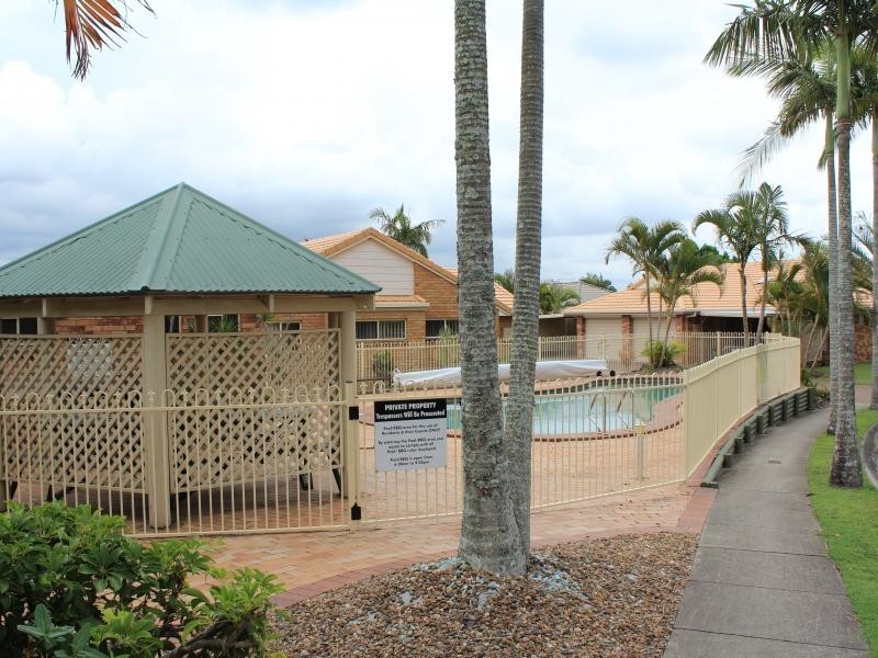 30 Meadowlands Rd, Carindale QLD 4152