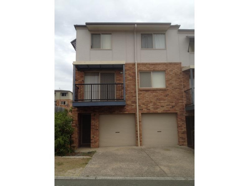 100 OAKMONT AVENUE, Oxley QLD 4075