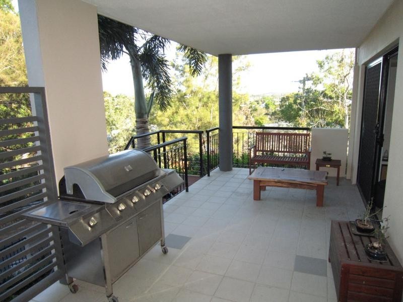70 Norman Crescent, Norman Park QLD 4170