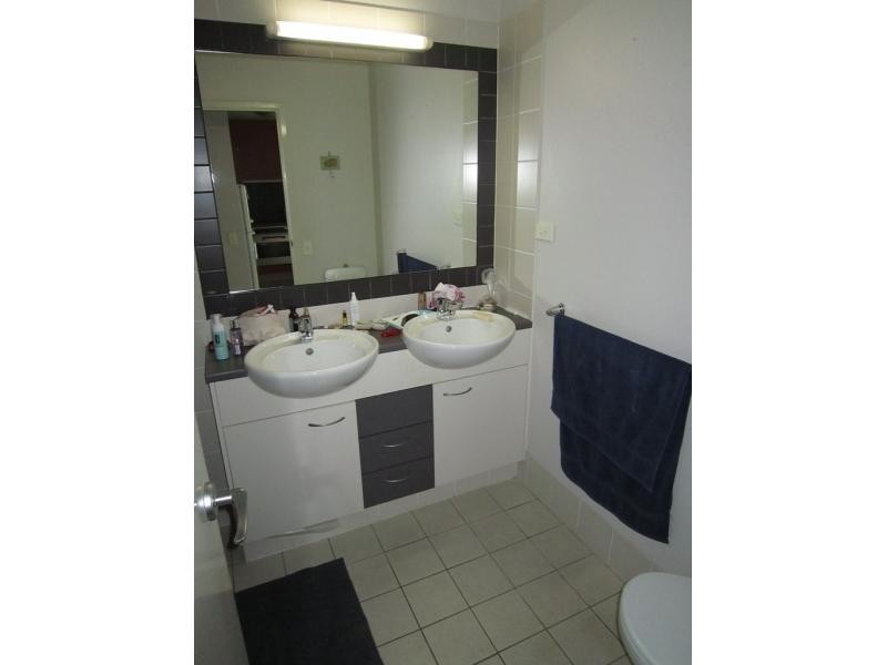 70 Norman Crescent, Norman Park QLD 4170
