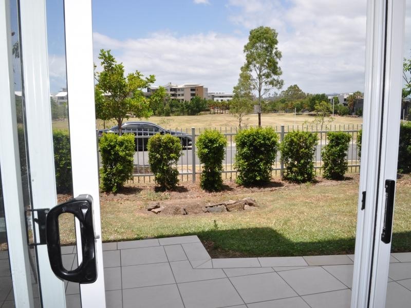 98 University Drive, Varsity Lakes QLD 4227