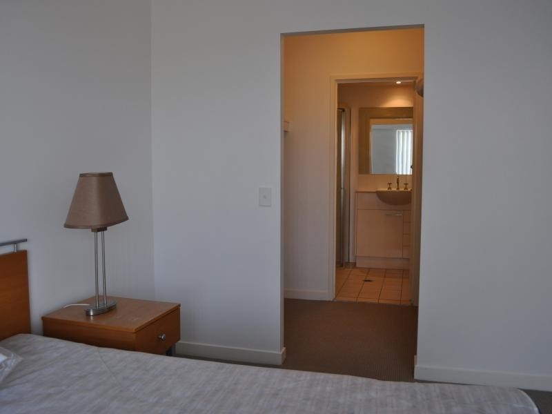 98 University Drive, Varsity Lakes QLD 4227