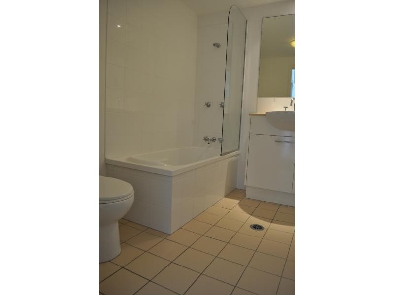 98 University Drive, Varsity Lakes QLD 4227