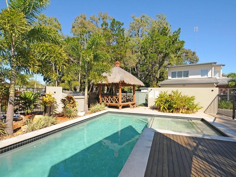 71 Elizabeth st, Urangan QLD 4655