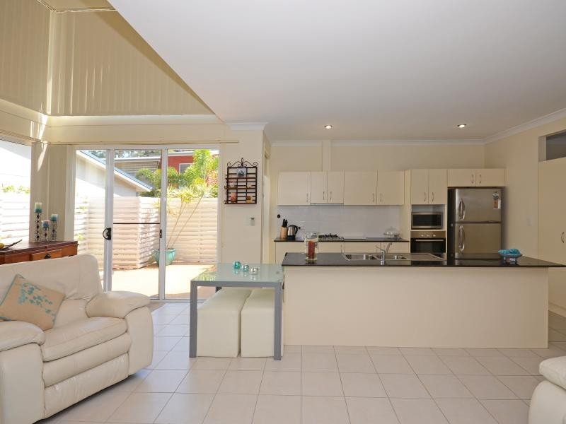 71 Elizabeth st, Urangan QLD 4655