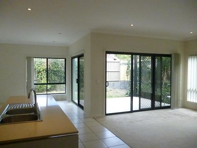 16 Surbiton Court, Carindale QLD 4152