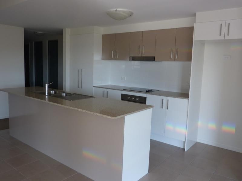 28 CASTELLO CIRCUIT, Varsity Lakes QLD 4227