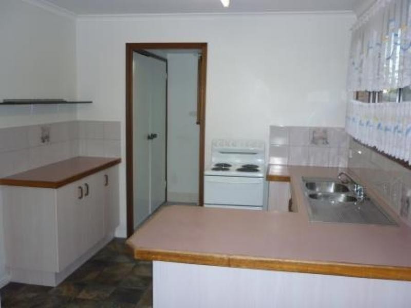 8 Diana Place, Urangan QLD 4655