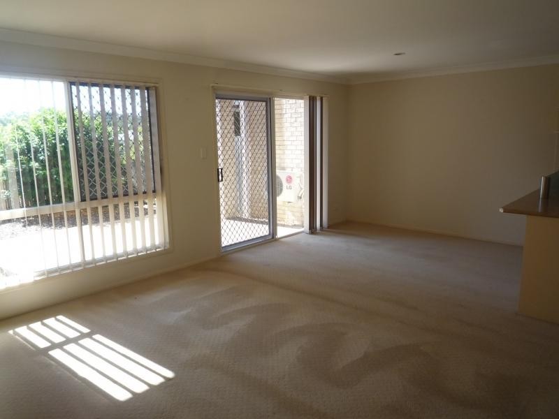 8 Peninsula Ave, Cornubia QLD 4130