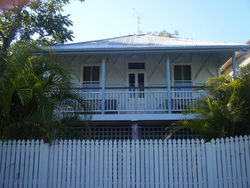 30 Cedar Street, Greenslopes QLD 4120