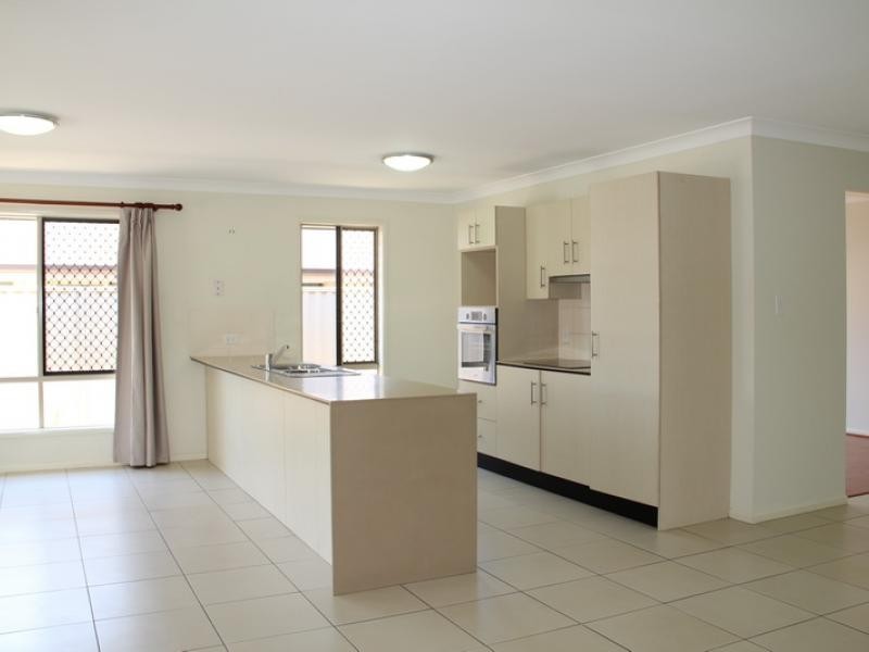 60 Rockfield Road, Doolandella QLD 4077