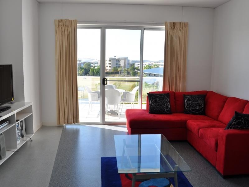 98 University Drive, Varsity Lakes QLD 4227