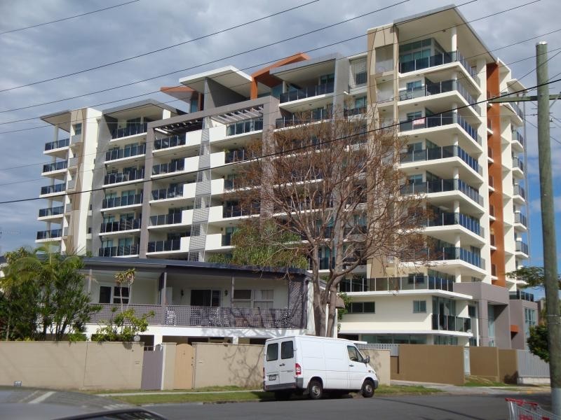 53 Darrambal, Chevron Island QLD 4217