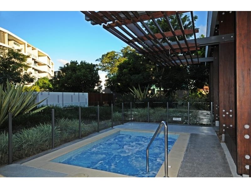 323 Bayview, Hollywell QLD 4216