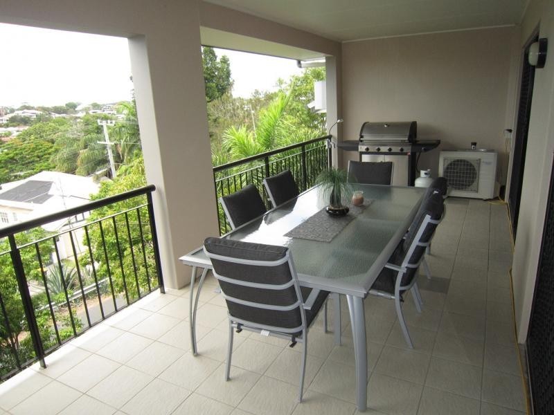 70 Norman Crescent, Norman Park QLD 4170