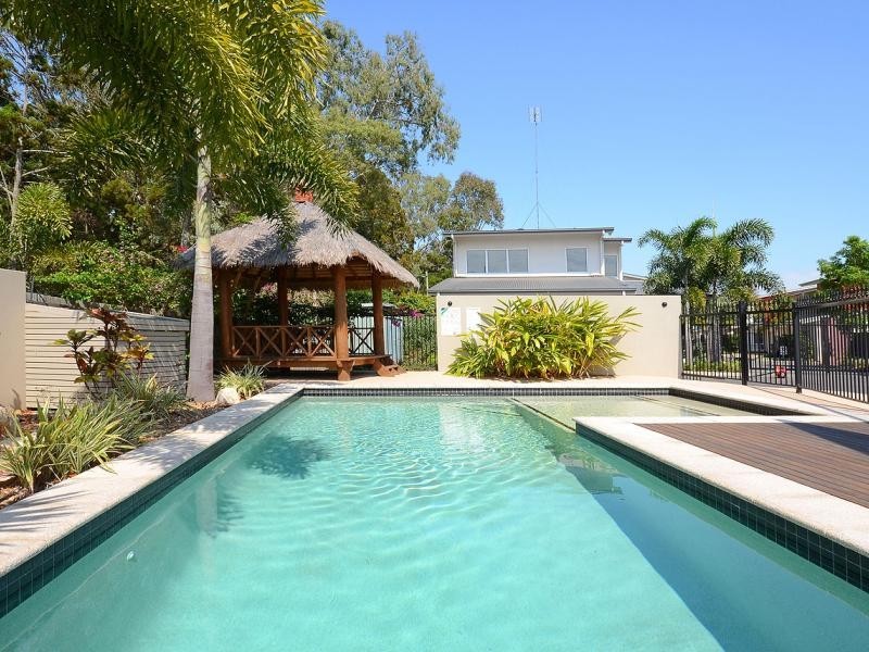 71 Elizabeth st, Urangan QLD 4655