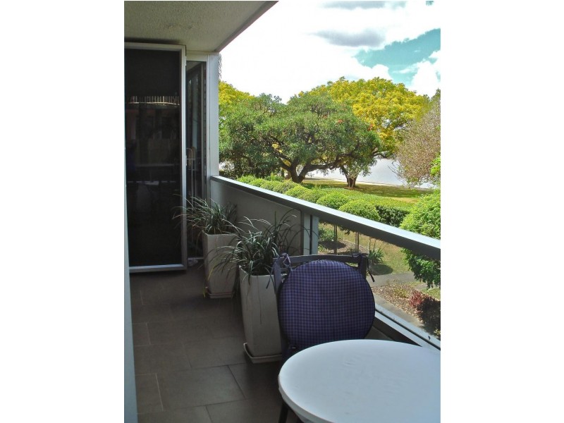 2/128 Oxlade Drive, New Farm QLD 4005