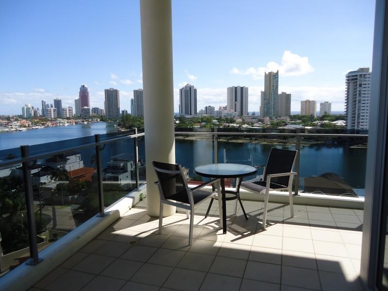 53 Darrambal, Chevron Island QLD 4217