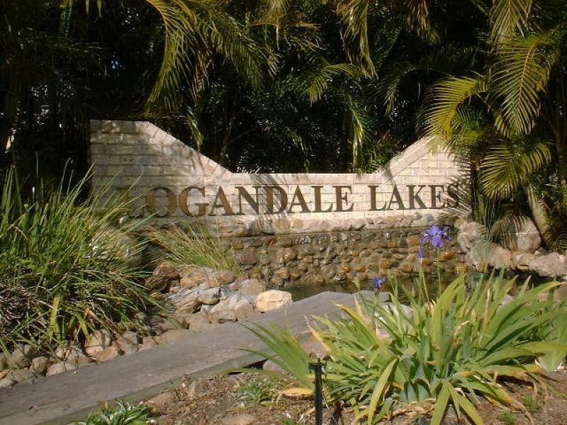 8 Peninsula Ave, Cornubia QLD 4130