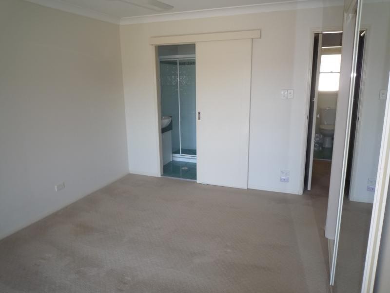 8 Peninsula Ave, Cornubia QLD 4130