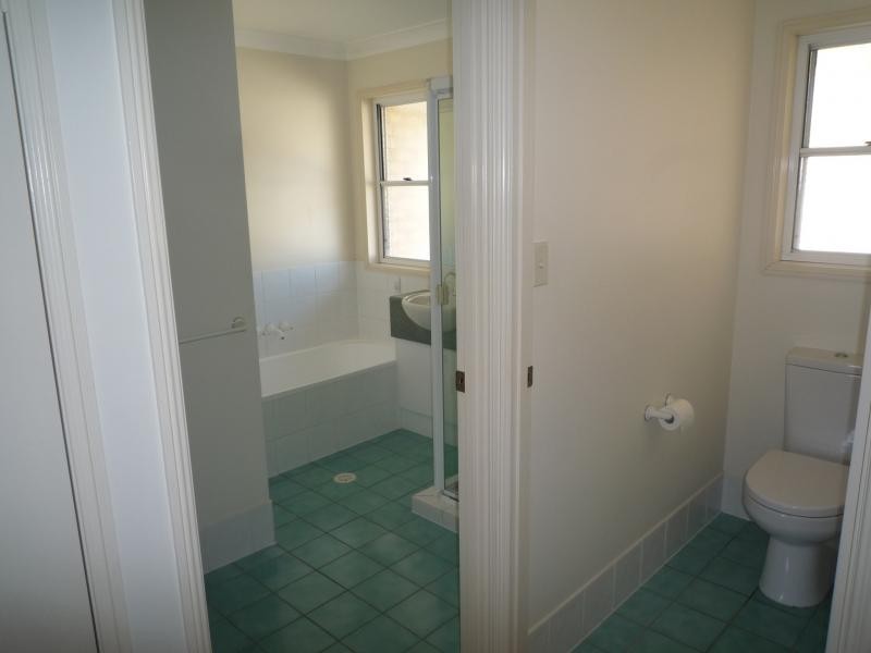 8 Peninsula Ave, Cornubia QLD 4130