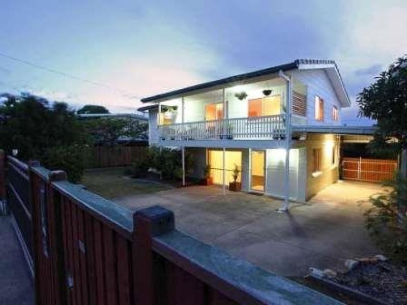 16 Saunders St, Point Vernon QLD 4655