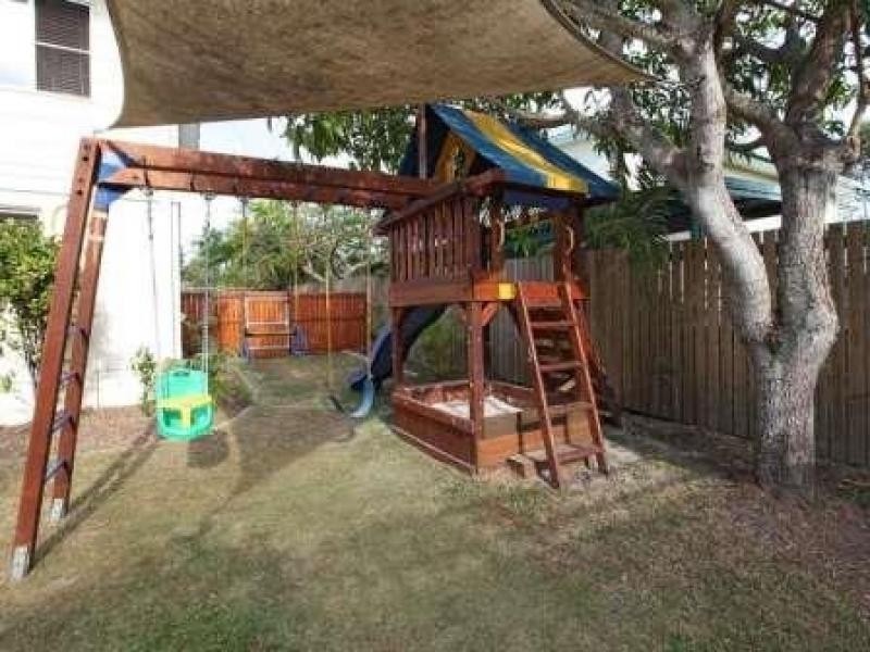 16 Saunders St, Point Vernon QLD 4655