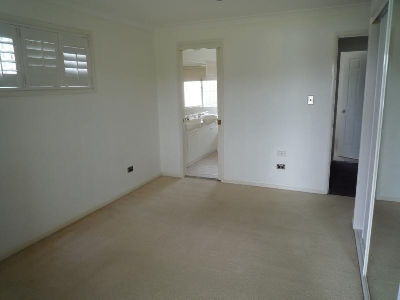 8 Peninsula Ave, Cornubia QLD 4130