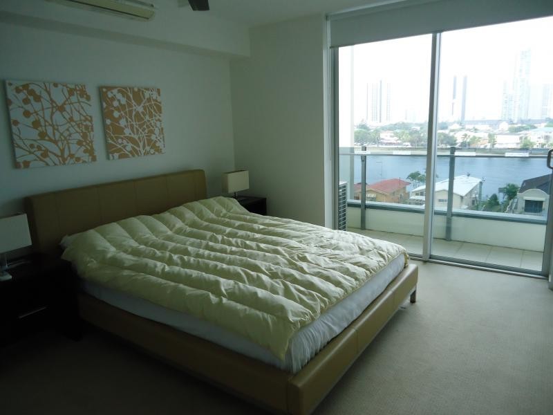 53 Darrambal, Chevron Island QLD 4217