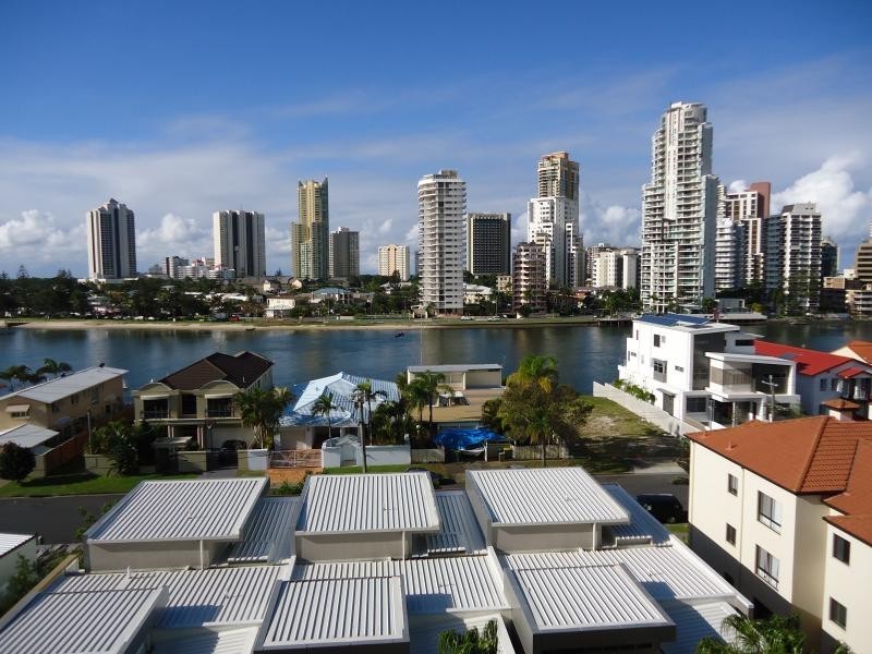 53 Darrambal, Chevron Island QLD 4217