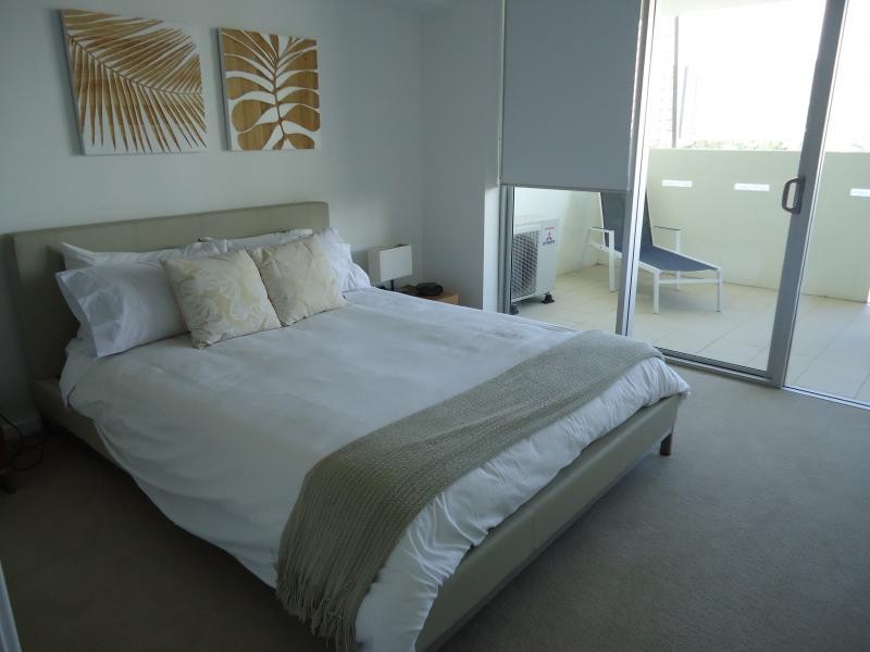 53 Darrambal, Chevron Island QLD 4217