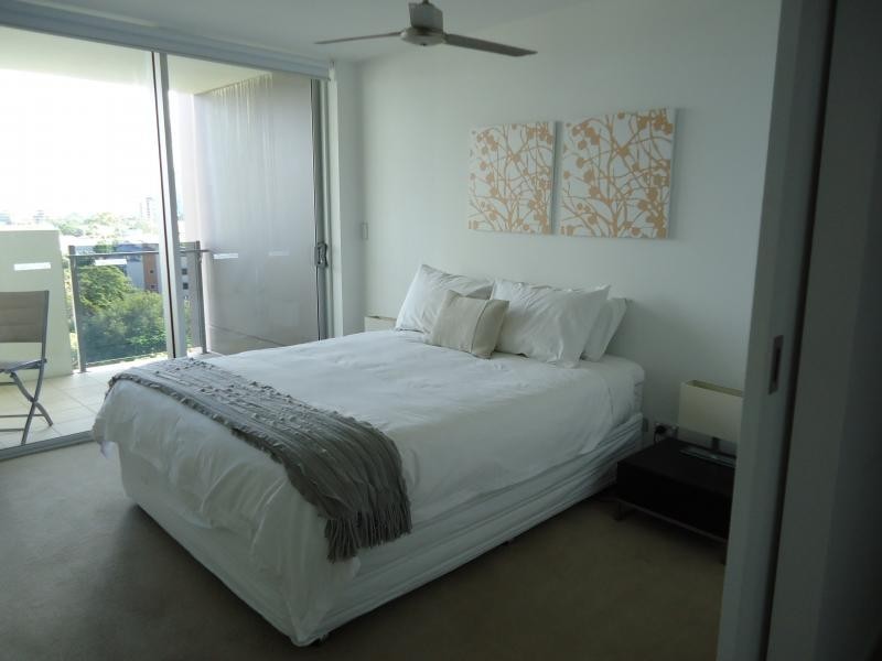 53 Darrambal, Chevron Island QLD 4217