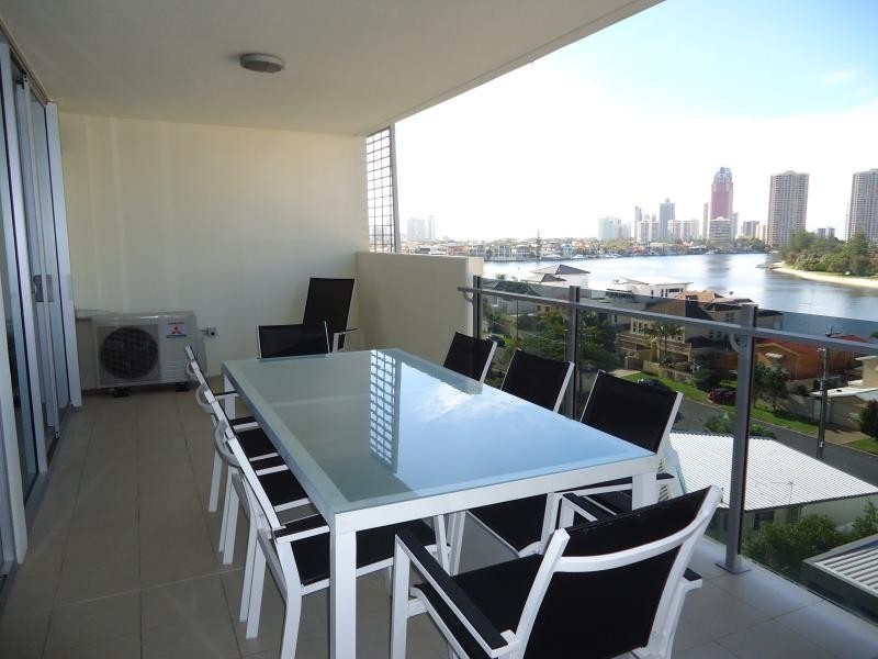 53 Darrambal, Chevron Island QLD 4217