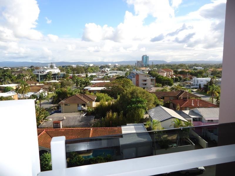 53 Darrambal, Chevron Island QLD 4217