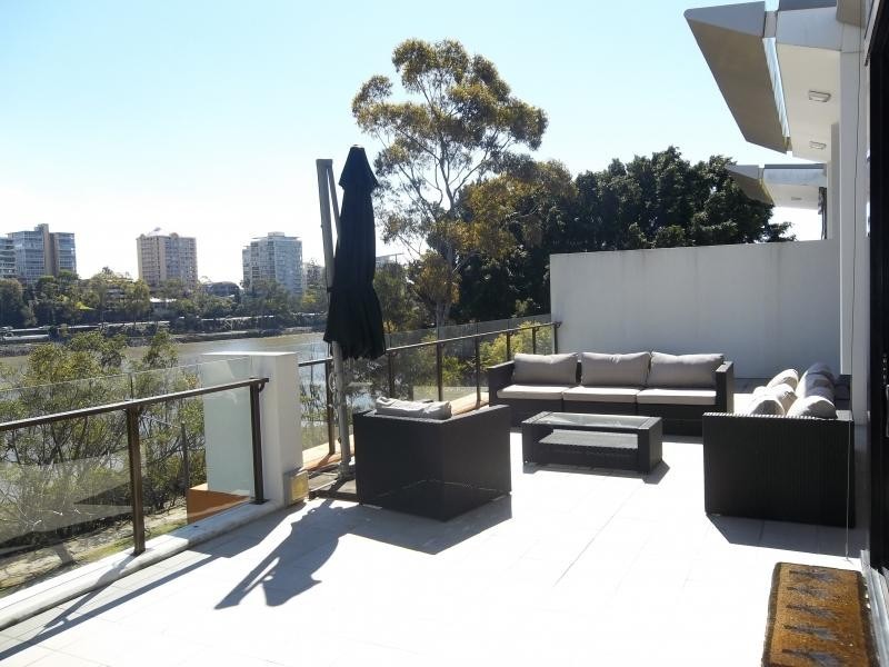 10 Pidgeon Close, West End QLD 4101