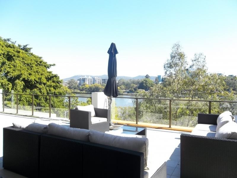 10 Pidgeon Close, West End QLD 4101