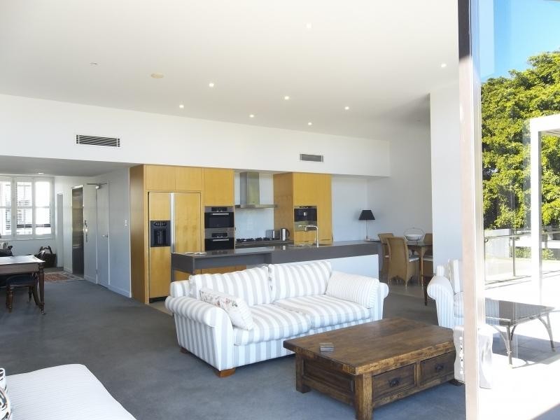 10 Pidgeon Close, West End QLD 4101