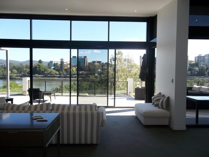 10 Pidgeon Close, West End QLD 4101