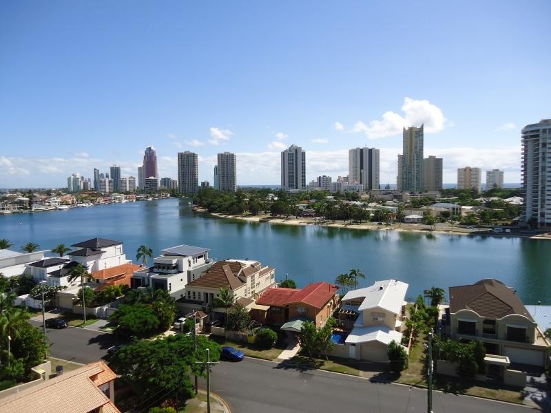 53 Darrambal, Chevron Island QLD 4217